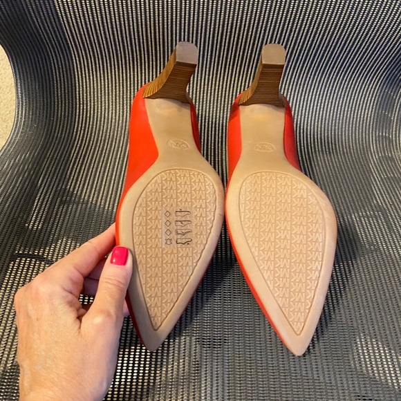 Michael Kors Red Leather Pointed‎ Toe Heels Classic Pumps Shoes - Picture 7 of 10